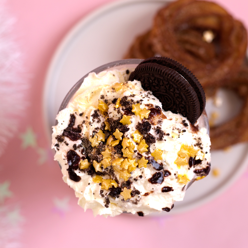 vegan cookies and cream hot chocolate