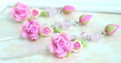 Suze likes, loves, finds and dreams: Giveaway: Pink Rose Necklace