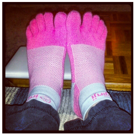 Mindy's fitness Journey: Wiggle your toes! Injinji toe socks fun!!!