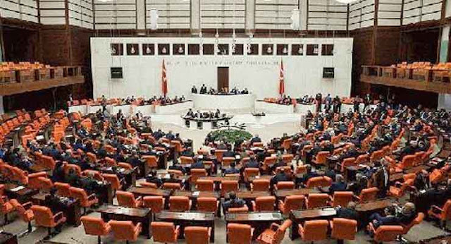 Turquía prohibe las palabras "genocidio armenio" y "Kurdistán"