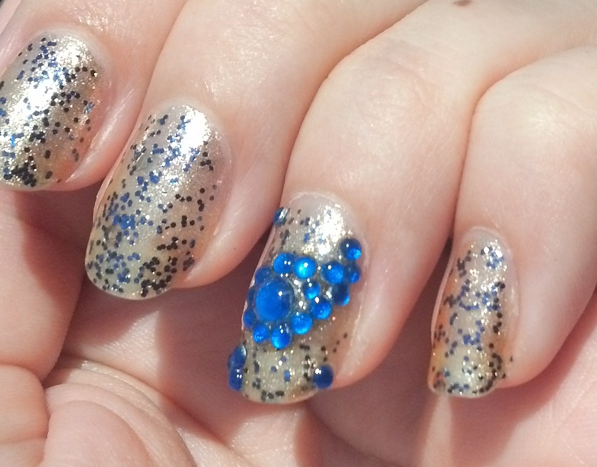 rhinestone paisley nail art in blue rhinestone paisley nail art in ...
