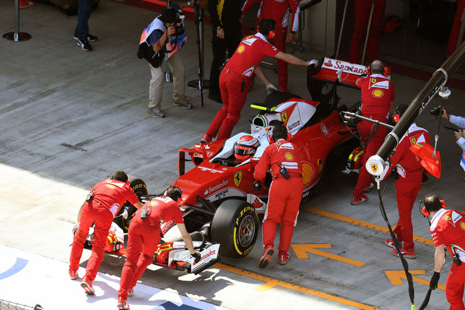 Ferrari promuove la nuova ala