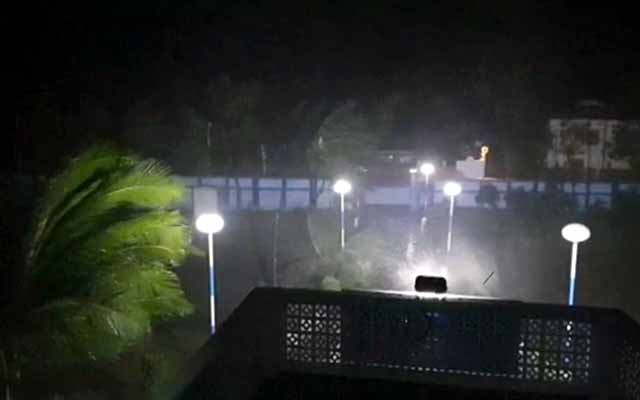 Bulbul hit West Bengal, may enter Bangladesh at midnight পশ্চিমবঙ্গে আঘাত হেনেছে বুলবুল, মধ্যরাতে ঢুকতে পারে বাংলাদেশে