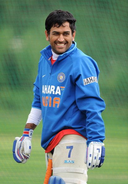 MS Dhoni Photos: dhoni with funny face