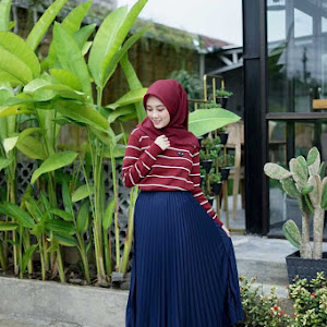 Carissa Pleated Skirt Navy