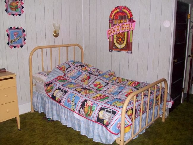 Ghost Elizabeth Honeymoon Bed Ghost Elizabeth Honeymoon Bed