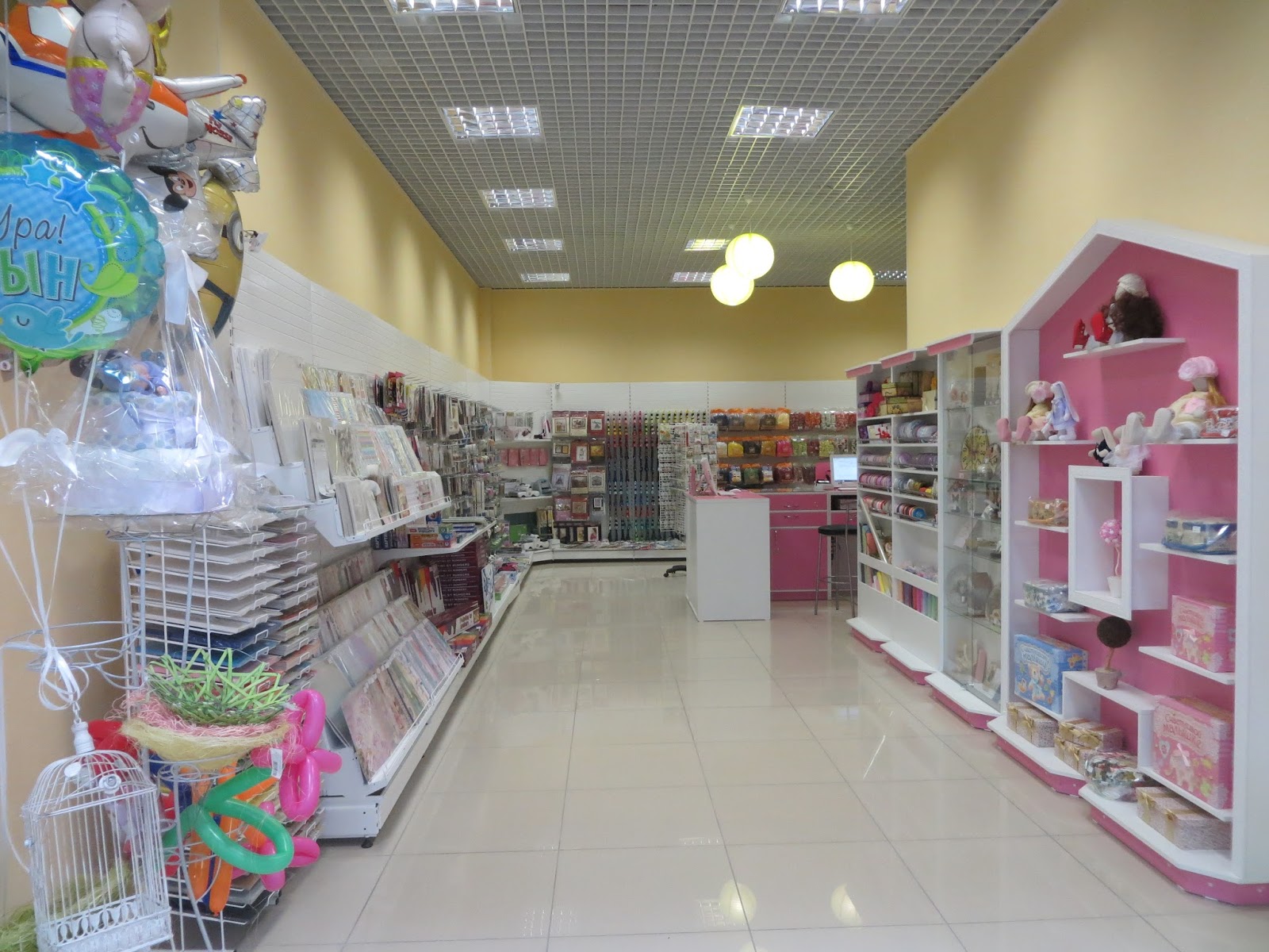 отдел товары для рукоделия. товары для рукоделия. декор для магазина рукоделия. магазин няшки милашки тц семёновский. магазин рукоделия в тц.
