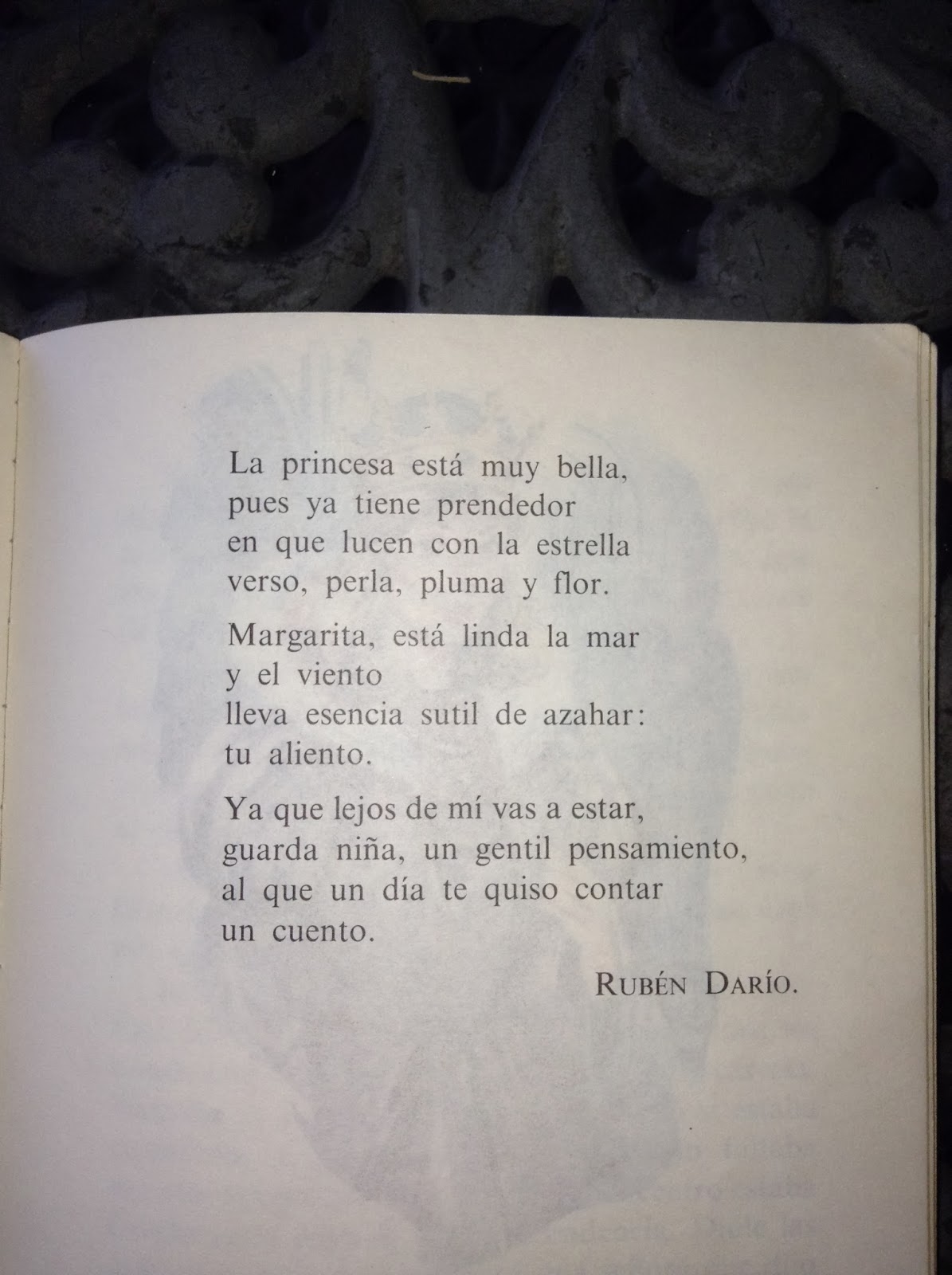 Tras el Cristal Margarita, está linda la mar y el viento...