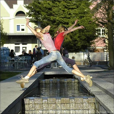funny_picture_girls_jump