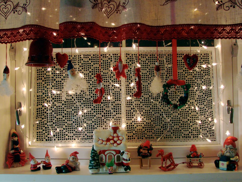 2015 Christmas Window Decorating Ideas