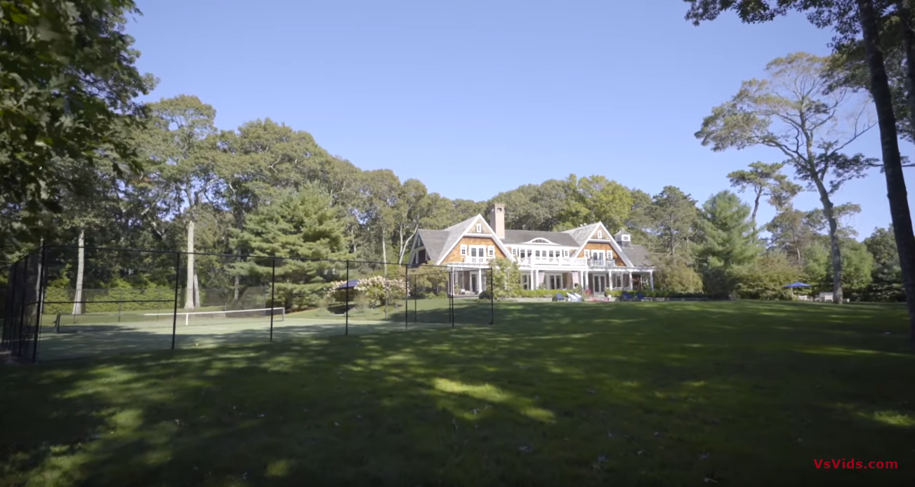 19 Photos vs. Exquisite Georgica Estate in East Hampton, New York | Sotheby's International Realty - Luxury Home & Interior Design Tour 19 Photos vs. Exquisite Georgica Estate in East Hampton, New York | Sotheby's International Realty - Luxury Home & Interior Design Tour