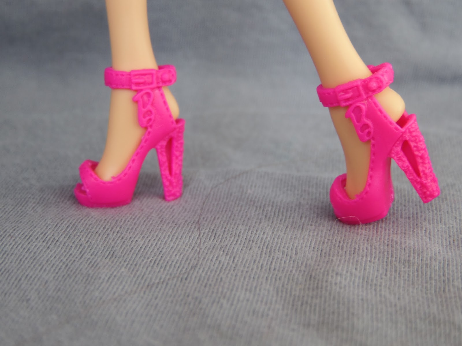 Christina Articulates: Barbie Fashionistas!