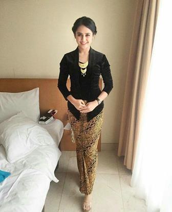 Model Baju Kebaya Terbaru Kutu Baru Untuk Wanita Muda