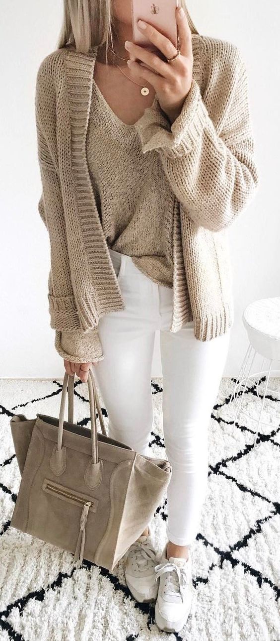 white and nude fall inspiration / cardigan + sweater + bag + skinnies +sneakers
