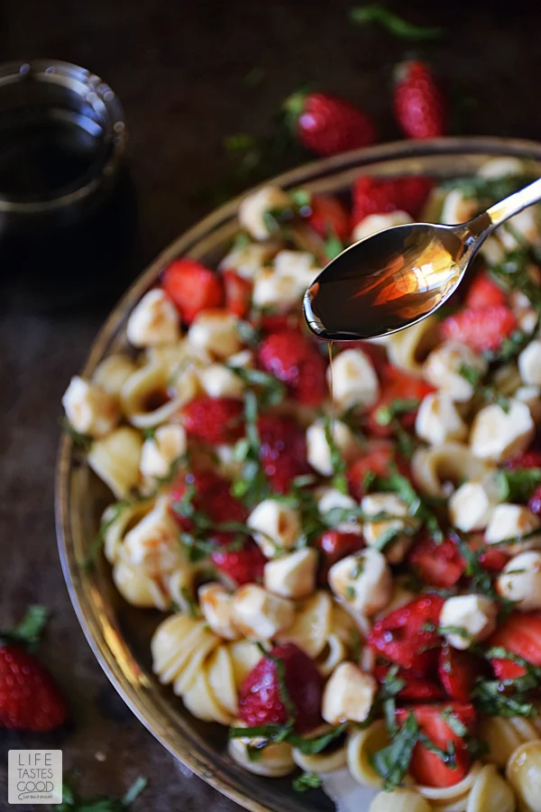 Strawberry Caprese Pasta Salad | by Life Tastes Good is a twist on the traditional Caprese Salad. Instead of tomatoes, I used sweet Florida strawberries for a refreshing change to this classic flavor combo! #SundaySupper #FLStrawberry