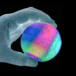 MAKE YOUR OWN BOUNCY BALLS that glow-in-the-dark! #bouncyballsdiy #bouncyball #howtomakebouncyballs #artsandcraftsforkids #craftsforkids #activitiesforkids #glowinthedark #glowinthedarkbouncyballs