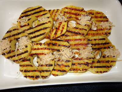 GRILLED PINEAPPLE WITH ROASTED SHREDDED COCONUT PORTIONS: 6 INGREDIENTS 1 peeled pineapple. ¼ cup coconut. Roast it in the oven METHOD With a cookie cutter remove the center of the pineapple. Heat up well the grill and mark both sides of the pineapple  Serve it with sprinkle roasted coconut on top.