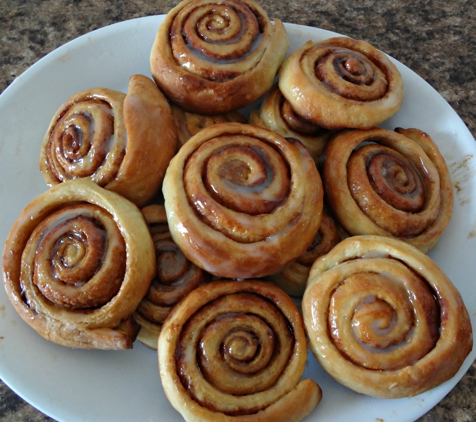The Cooking Actress: Sour Cream Cinnamon Rolls