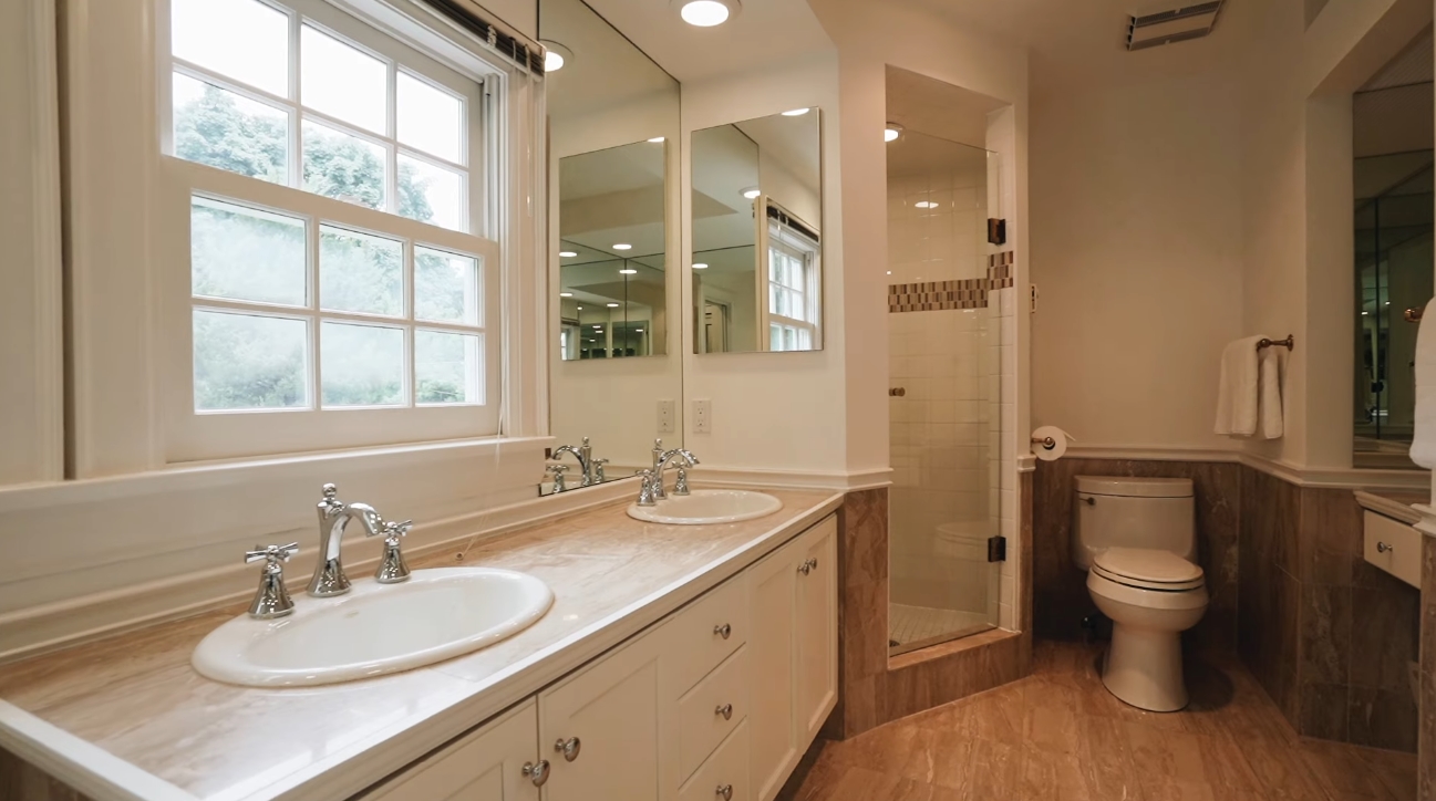 16 Photos vs. 40 Elsfield Rd, Toronto vs. Home Interior Design Tour