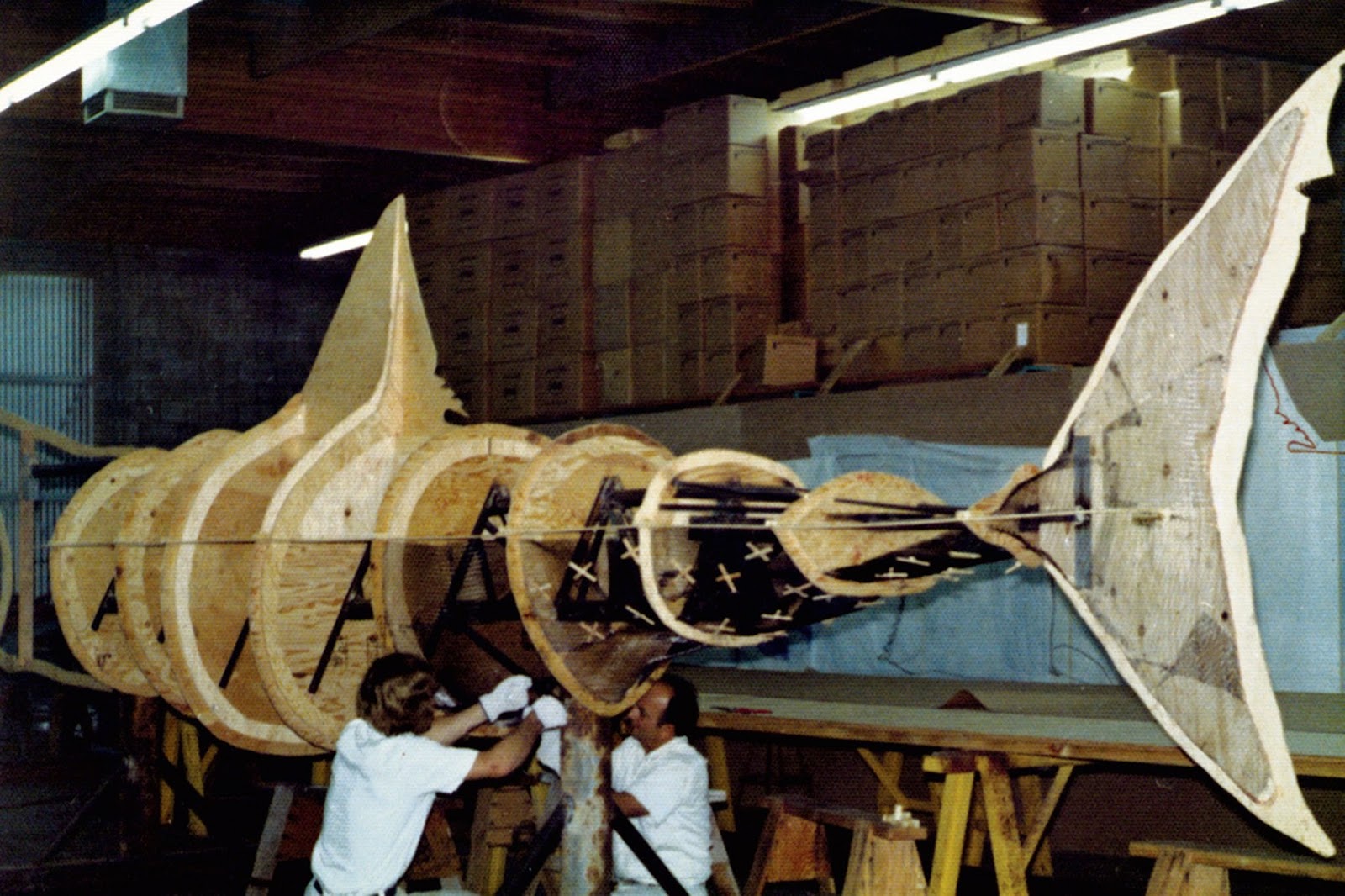 Amazing behind the scenes photos from the making of the film Jaws 1975 - 57