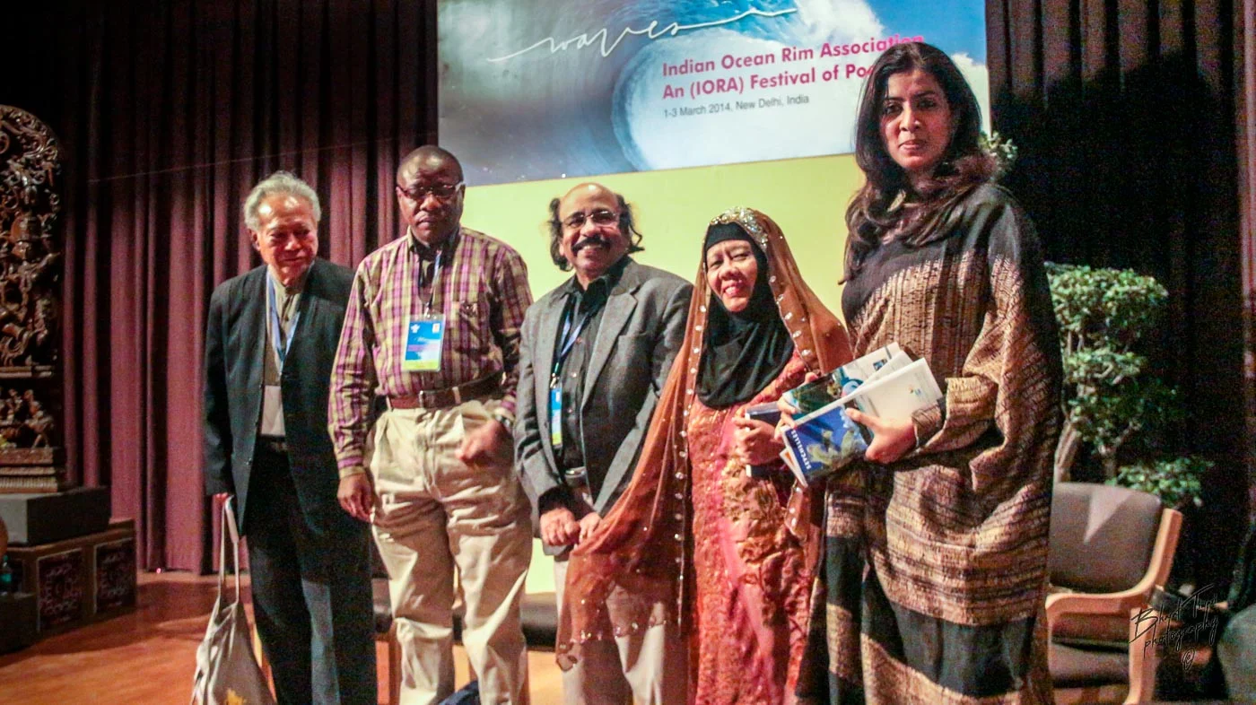 Edwin Thumboo, Eliah Mwaifuge, K Satchidanandan, Zurinah Hassan and Arundhathi Subramaniyam (March 3, 2014, Sahitya Akademi) Photo (c) Bharat Tiwari