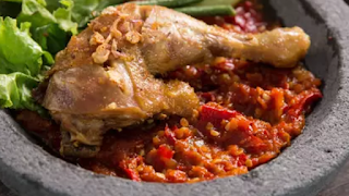 Resep dan Cara Membuat Ayam Penyet Goreng Sambal Pedas