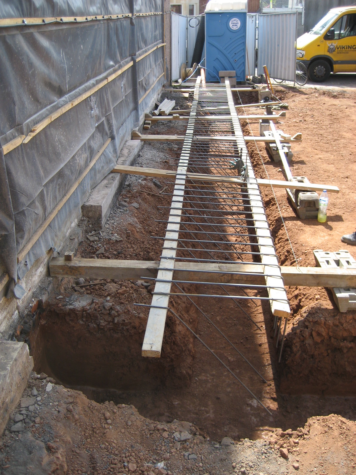 Upper Perry Hill Southville BRISTOL BS3 Cantilever base, retining wall