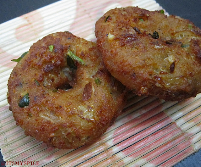 Bread Vada- a quick and easy snack with bread 