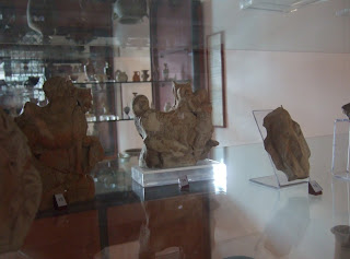 Bild 4: Ausstellungsraum für Funde in der Zona Archaelogica Eraclea Minoa