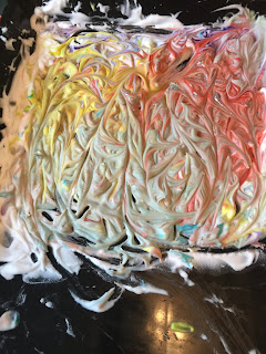 Colorants alimentaires sur mouuse à raser pour la réalisation de la peinture marbrée, DIY