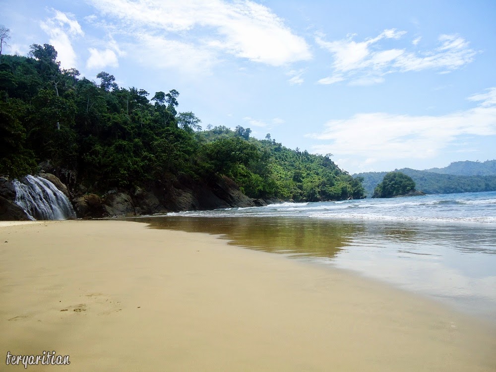 Pemandangan Pantai Banyu Anjlok Malang Pemandangan Pantai Banyu Anjlok Malang