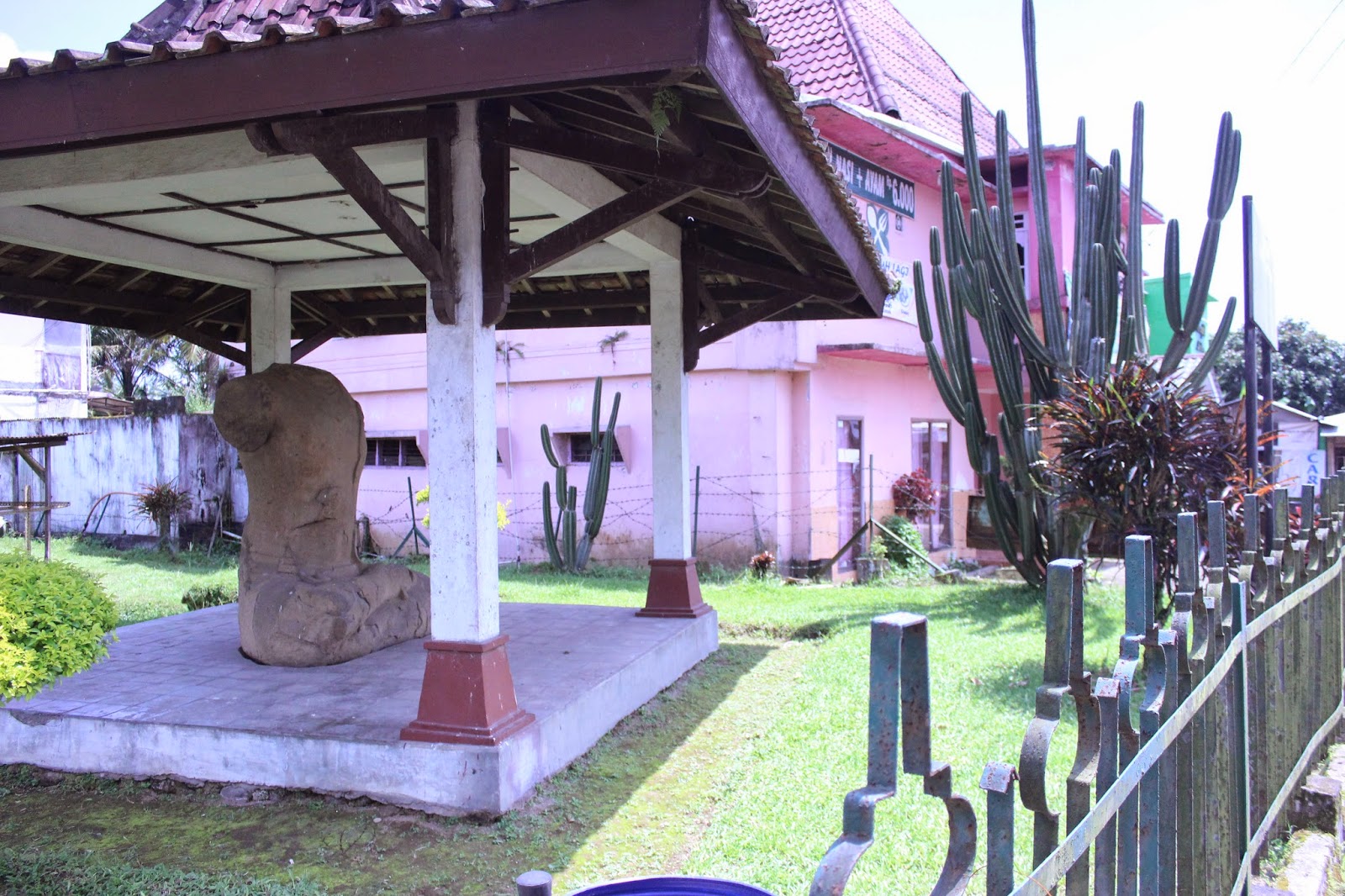 Nina Razan: Wonosobo, Indonesia: Candi Bogang