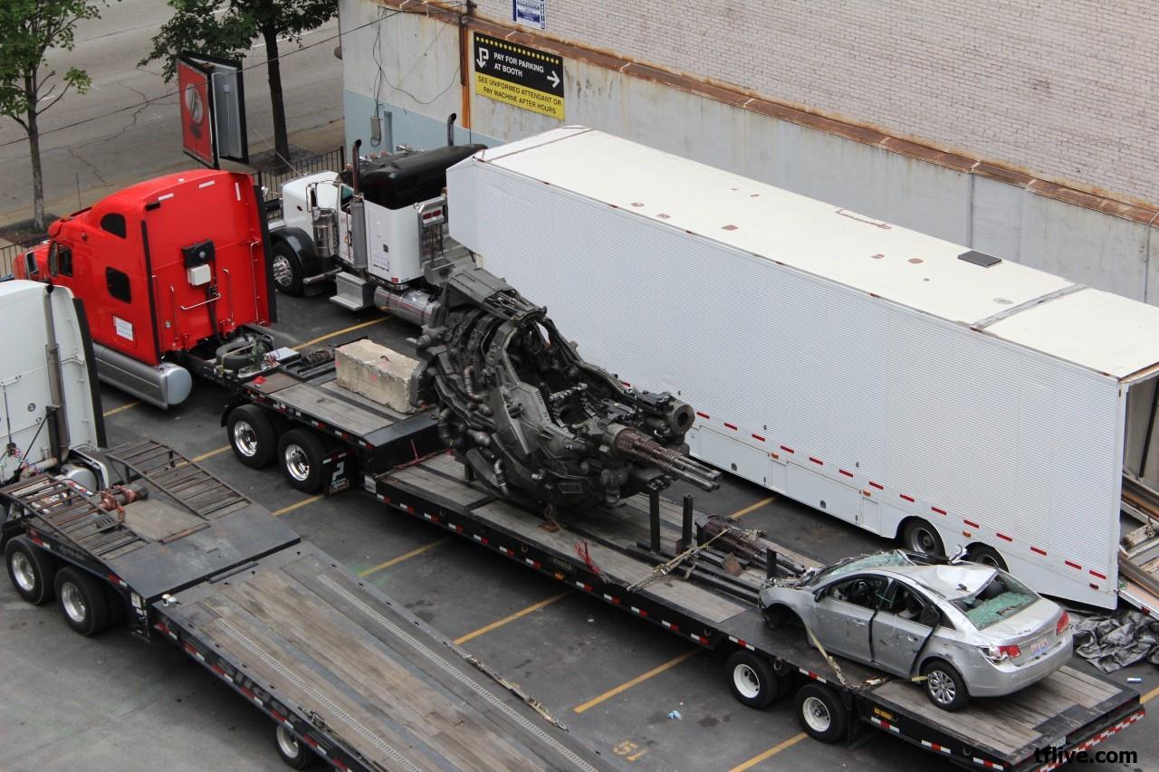 Transformers Live Action Movie Blog (TFLAMB) Images and Video from