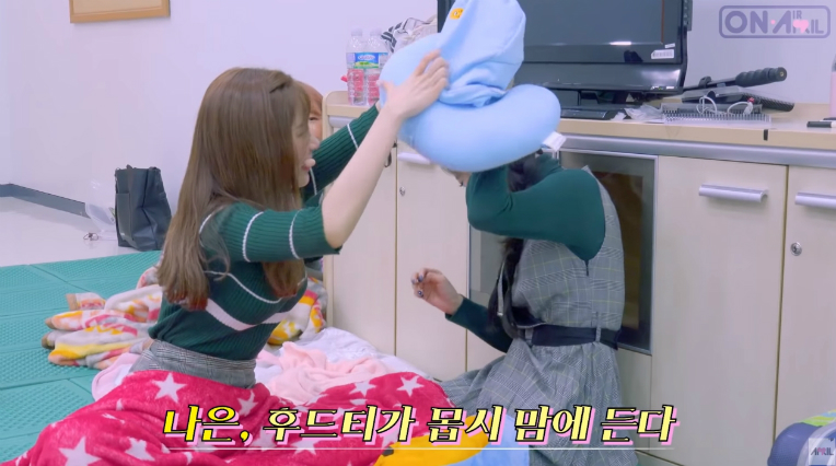 에이프릴 언니라인이 대기실에서 하는것 | 인스티즈