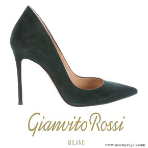 Kate Middleton wore Gianvito Rossi Suede Pointed-Toe Pumps
