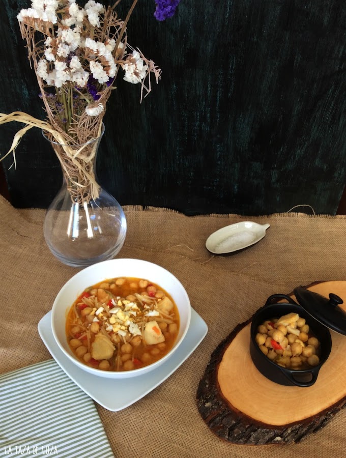 platos-de-garbanzos-con-bacalao-yfideos