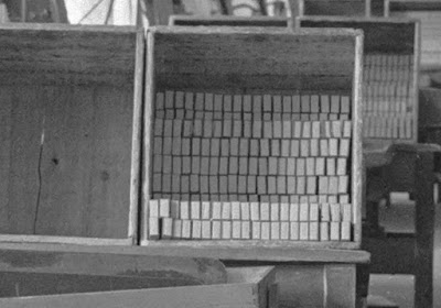 Zündholzfabrik - Detailaufnahme - Vorbereitete Schachteln - 1930-1940 - Kunststoff-Negativ Kodak AG