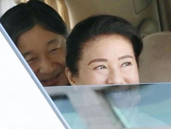 Emperor Akihito and Empress Michiko. Emperor Naruhito, Empress Masako and Princess Aiko arrived at Imperial Palace
