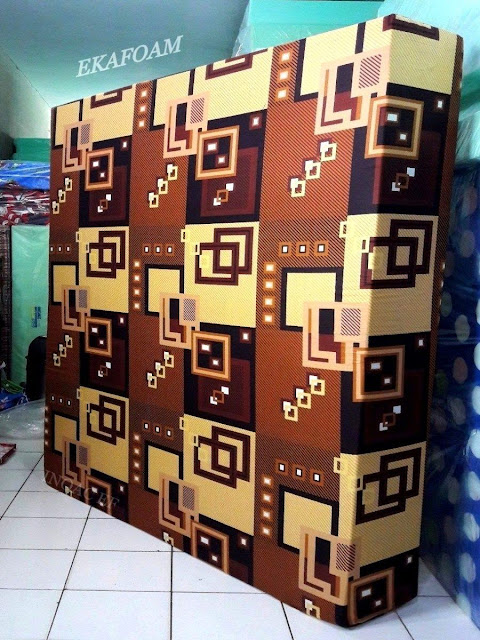 Kasur inoac motif kusen coklat Kasur inoac motif abstrak kusen coklat