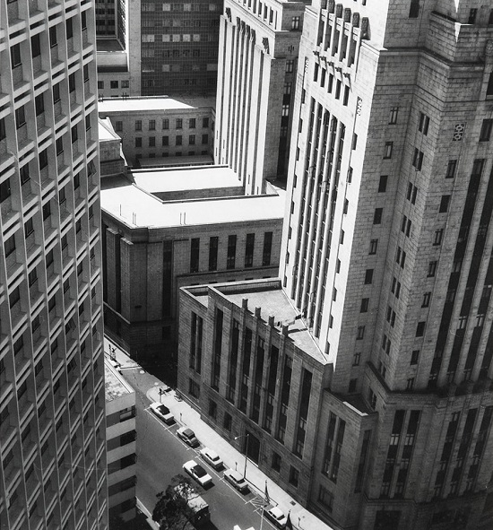Foto: Yau Leung - "Central", 1963. Foto: Yau Leung - "Central", 1963. // imagenes chidas, historicas, bellas, old hong kong, blanco y negro, cool pictures, vintage photos.