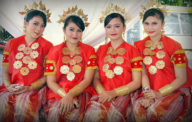 Gambar Pakaian Adat Sulawesi Selatan Gambar Pakaian Adat Sulawesi Selatan