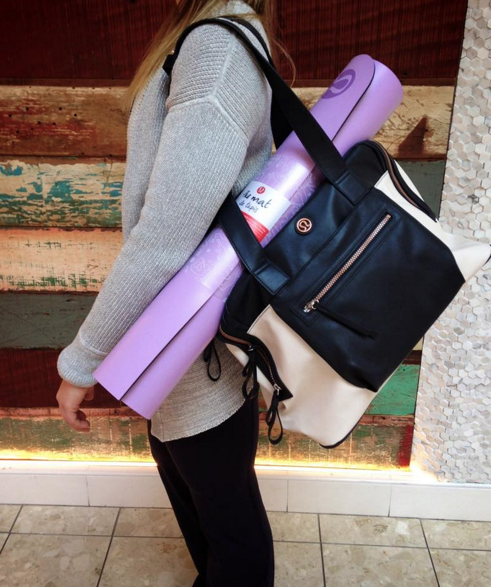 http://www.anrdoezrs.net/links/7680158/type/dlg/http://shop.lululemon.com/products/clothes-accessories/bags/Sweat-And-Go-Bag-Polyurethane?cc=17732&skuId=3589943&catId=bags
