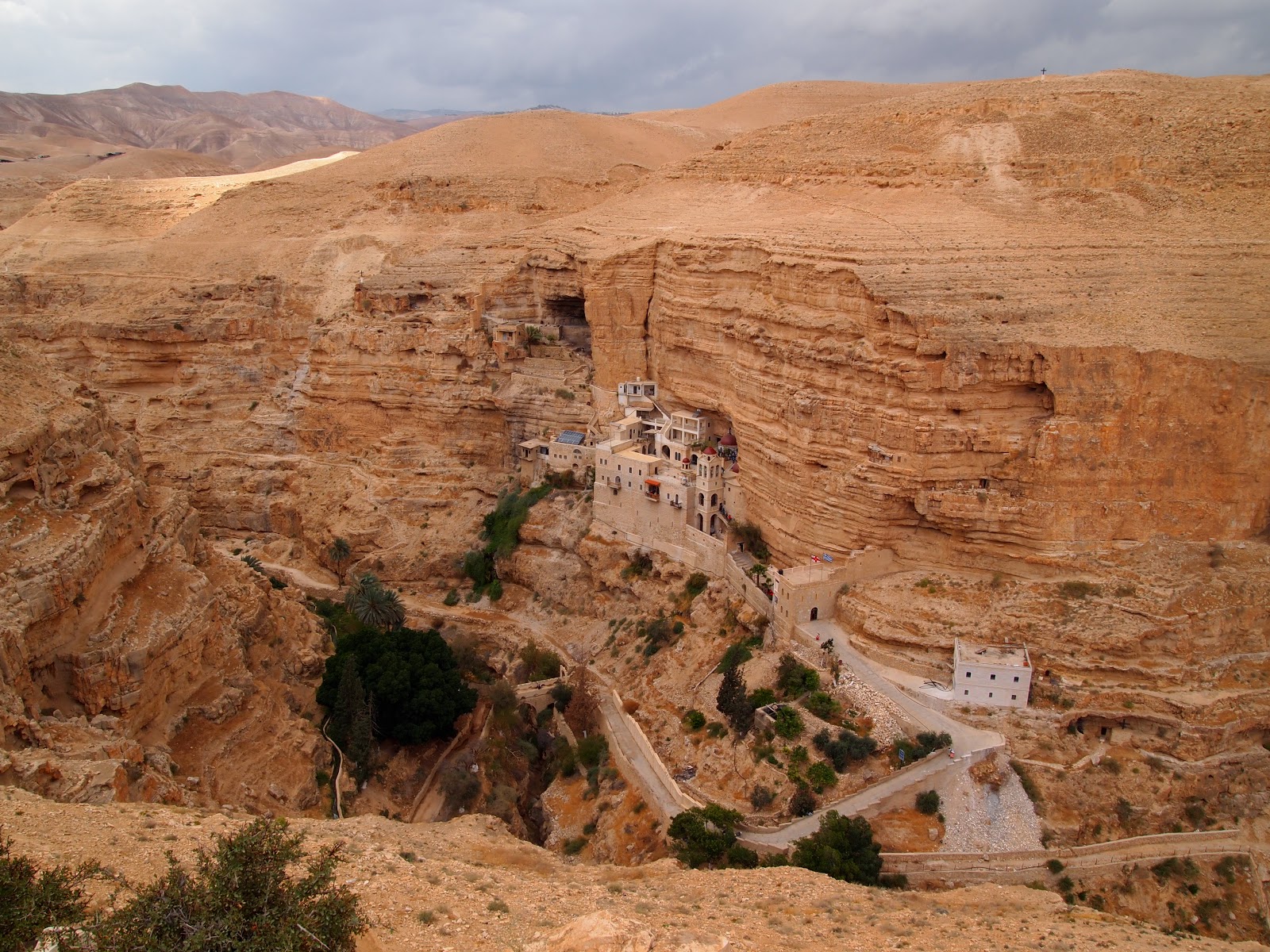 Монах в пустыне. Монастырь герасима иорданского. Монастырь пахомия великого в египте. Пустыня святой земли. Пустыни святых.