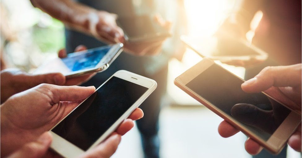 10 incredible cool ways people are using their smartphones nowadays