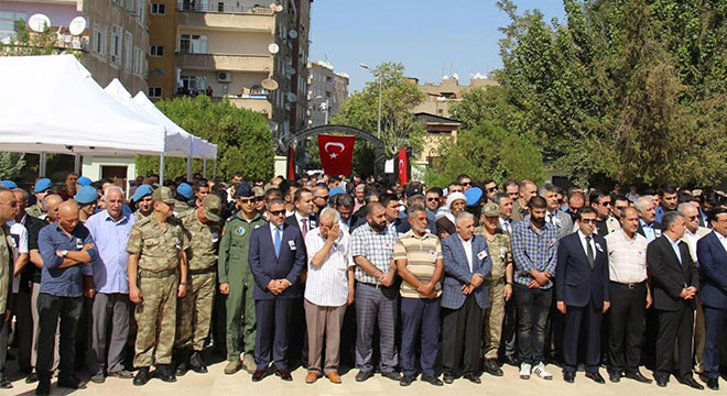 Kocaköy'deki çatışmada hayatını kaybeden asker defnedildi Kocaköy'deki çatışmada hayatını kaybeden asker defnedildi