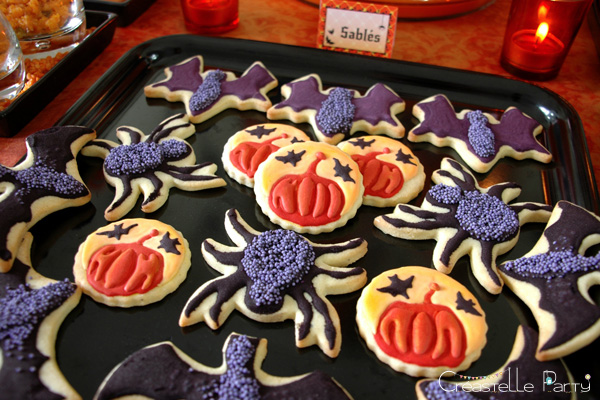 halloween sweet table - sablés décorés - decorated cookies