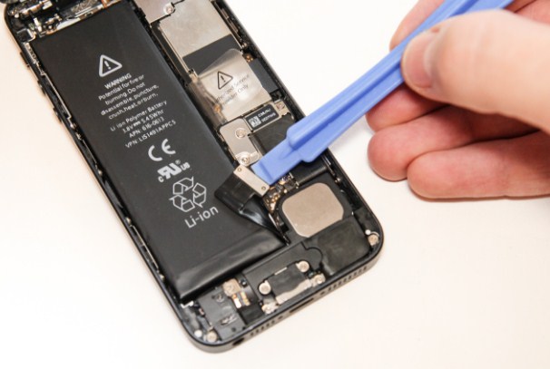 United States DOJ, SEC Apple Investigation to Accidentally Slows iPhone with Battery Damaged