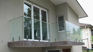 model railing tangga kaca