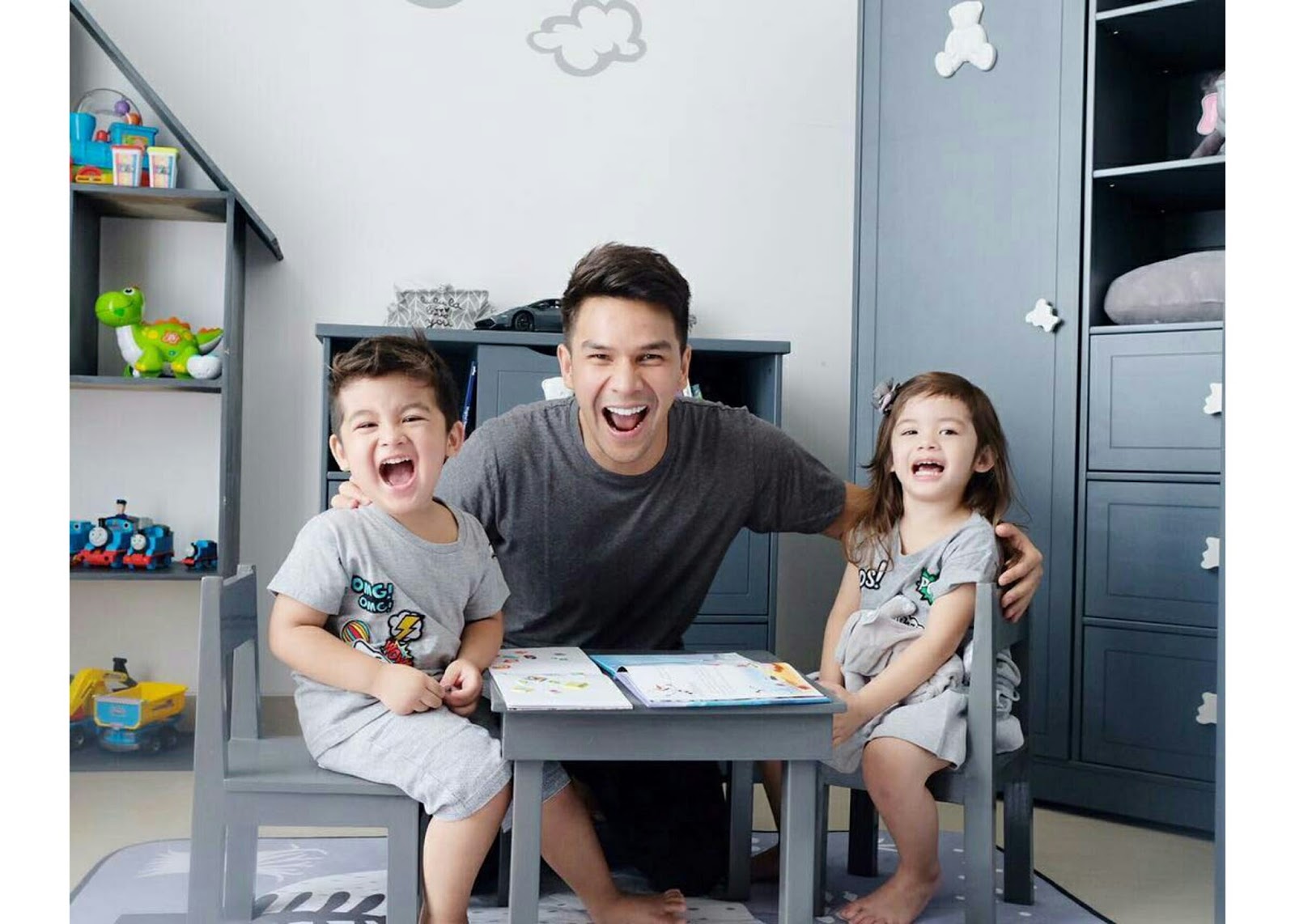 Gaya Si Kembar Anak Jonathan Frizzy Lucu Dan Stylish Abis Mpok Gaya Si Kembar Anak Jonathan Frizzy Lucu Dan Stylish Abis Mpok
