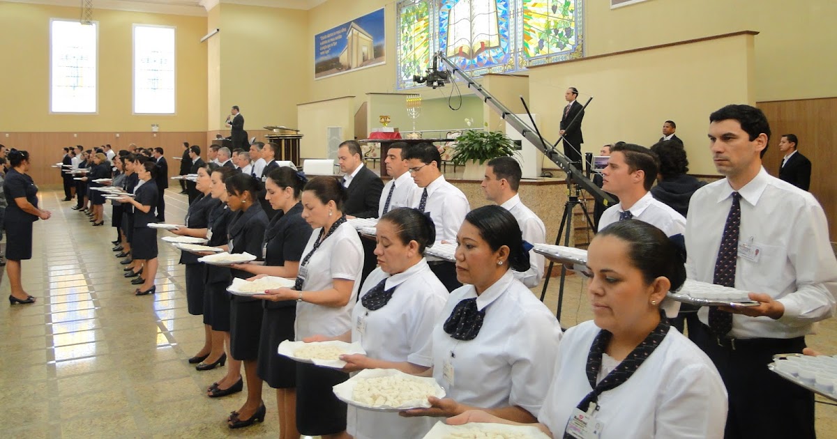 Obreiros Do Senhor Exemplo De Amor Servindo A Santa Ceia